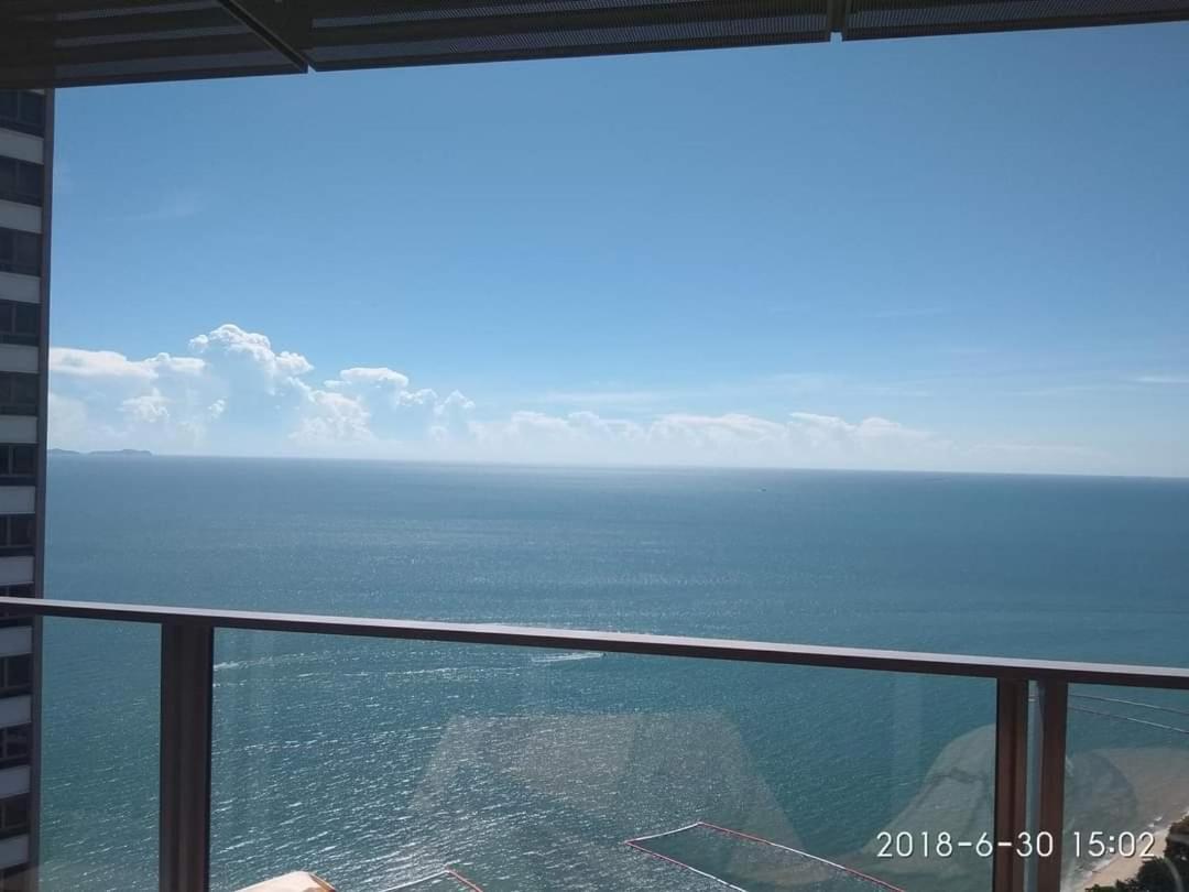 Sea View Apartment In Pattaya Exterior photo