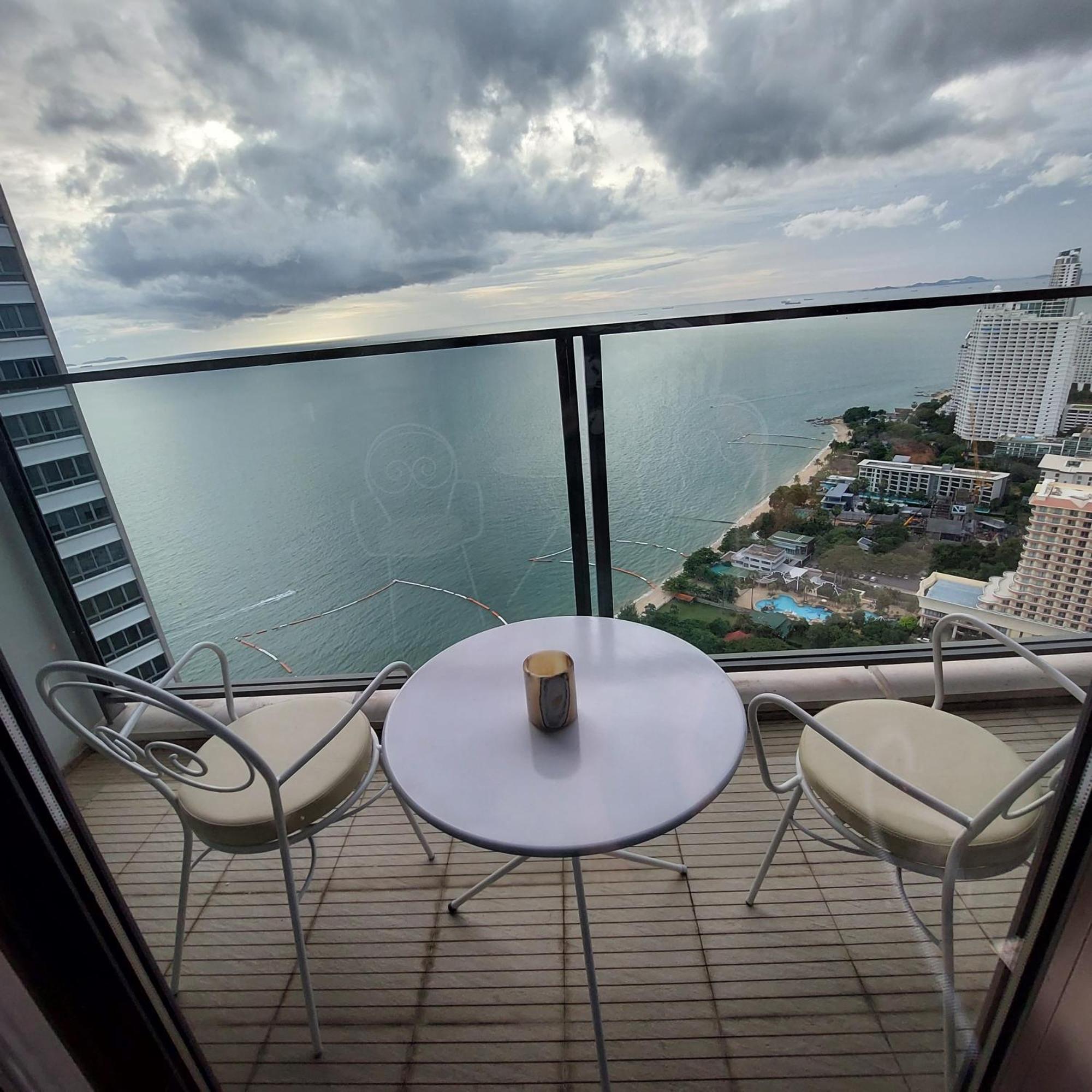 Sea View Apartment In Pattaya Exterior photo
