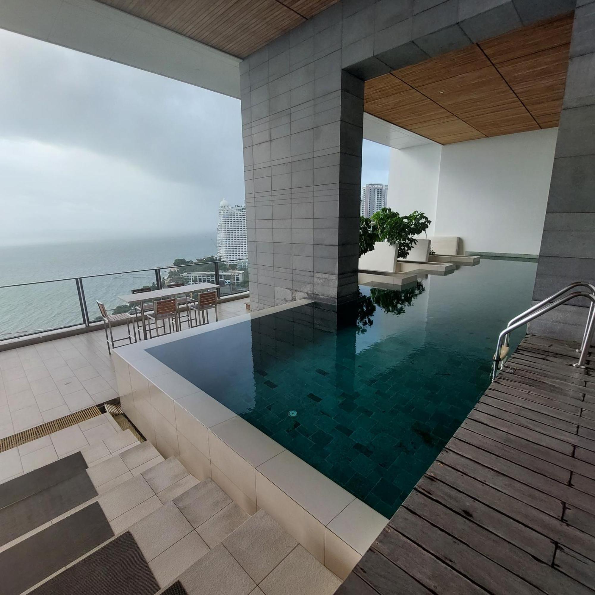 Sea View Apartment In Pattaya Exterior photo