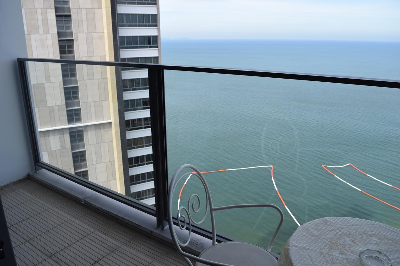 Sea View Apartment In Pattaya Exterior photo