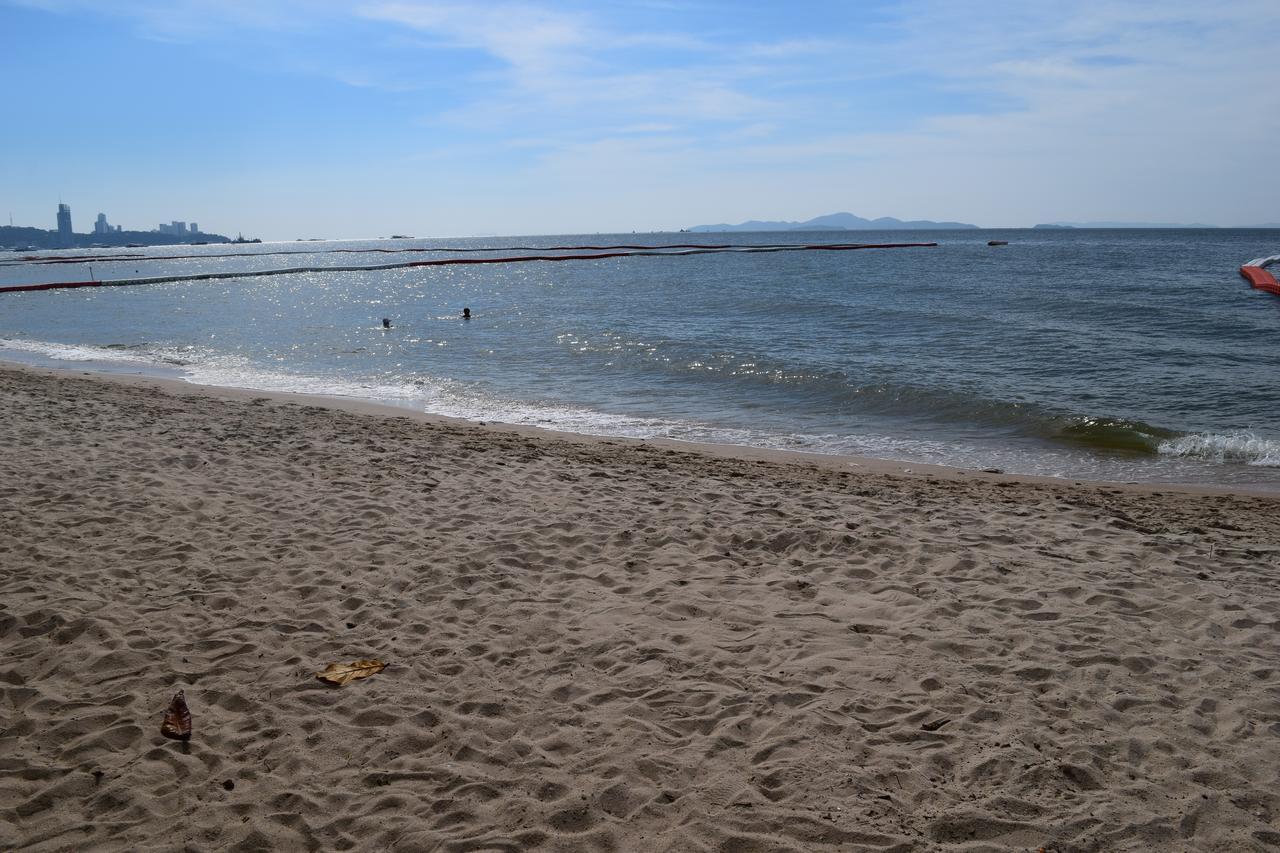 Sea View Apartment In Pattaya Exterior photo